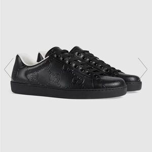 Men's Gucci MEN'S ACE GG EMBOSSED SNEAKER
Men's Size 101/2